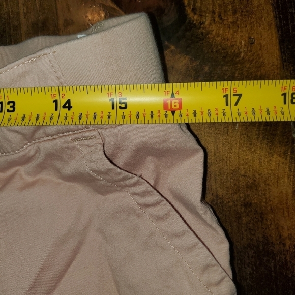 Lee Regular Fit Short Rise Creamy Pink Elastic Waist Shorts - Size 12 - Picture 7 of 9